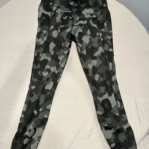 Athleta Salutation Stash Pocket 7/8 Leggings Black Sz Medium